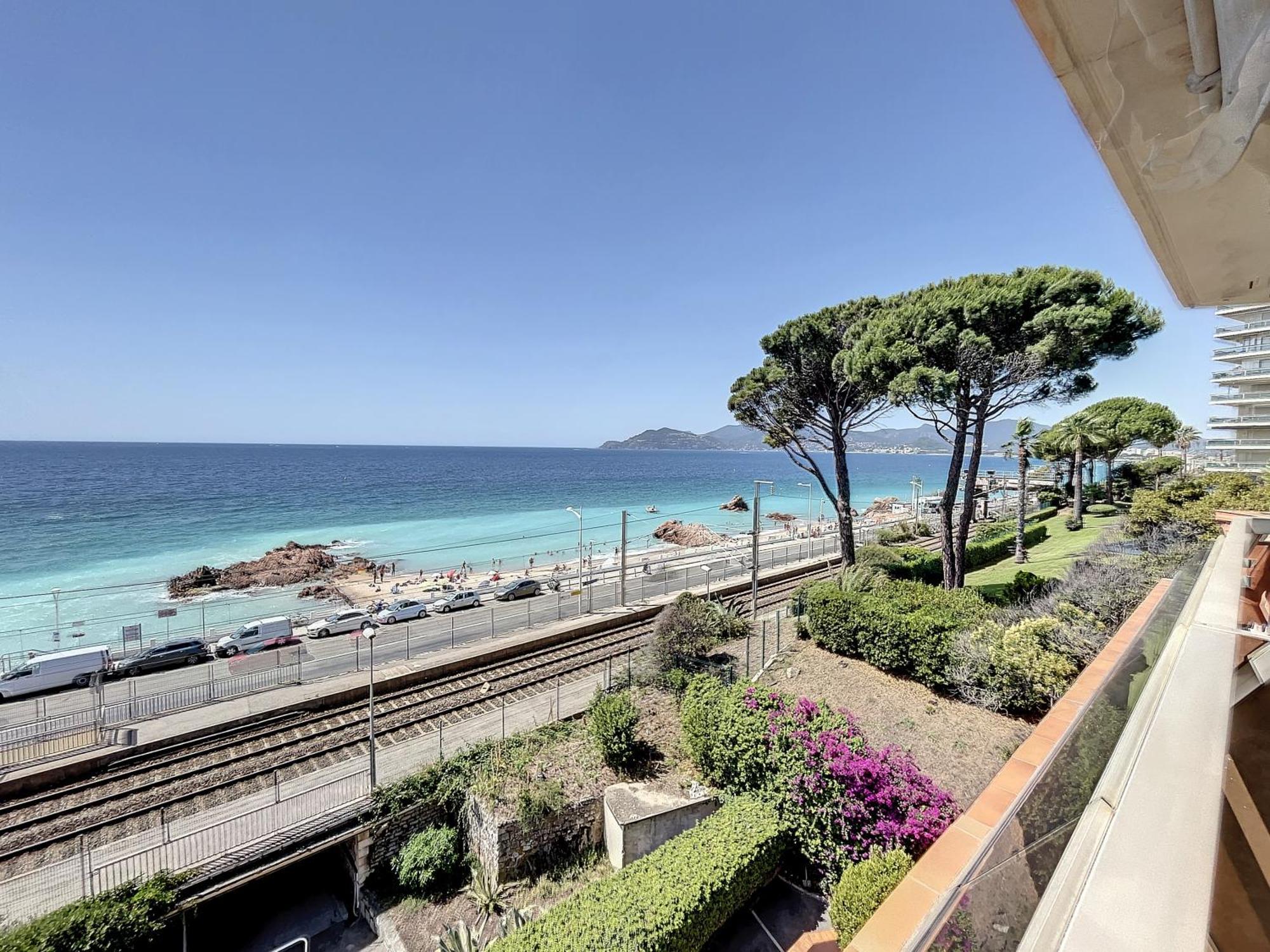 Studio With Beautiful Sea View And Direct Beach Access Канны Экстерьер фото